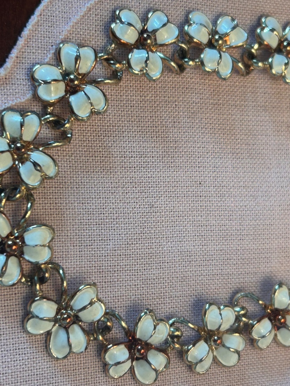 Vintage Coro Signed Floral White Enamel Daisy Choker - Picture 4 of 5
